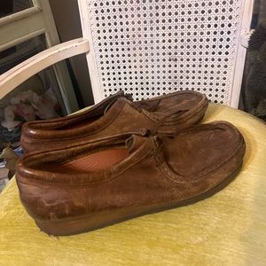 Men’s Clark Wallabies under the ankle chocolate brown size 12